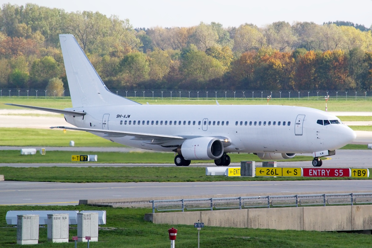 b733_9h-ajw