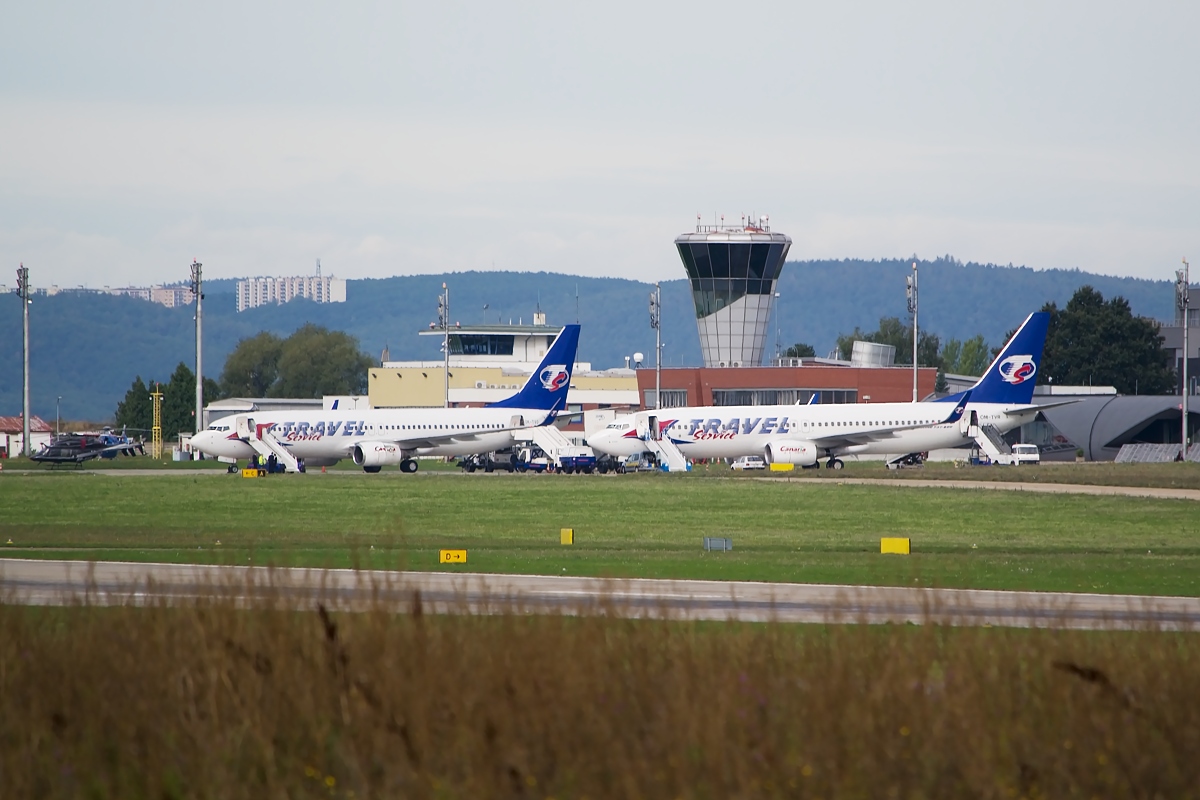 2x_b738_om-tvr_a_ok-tvo