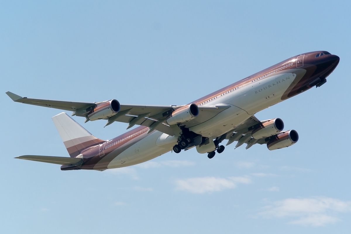 Airbus A340-300, M-IABU, Klaret Aviation